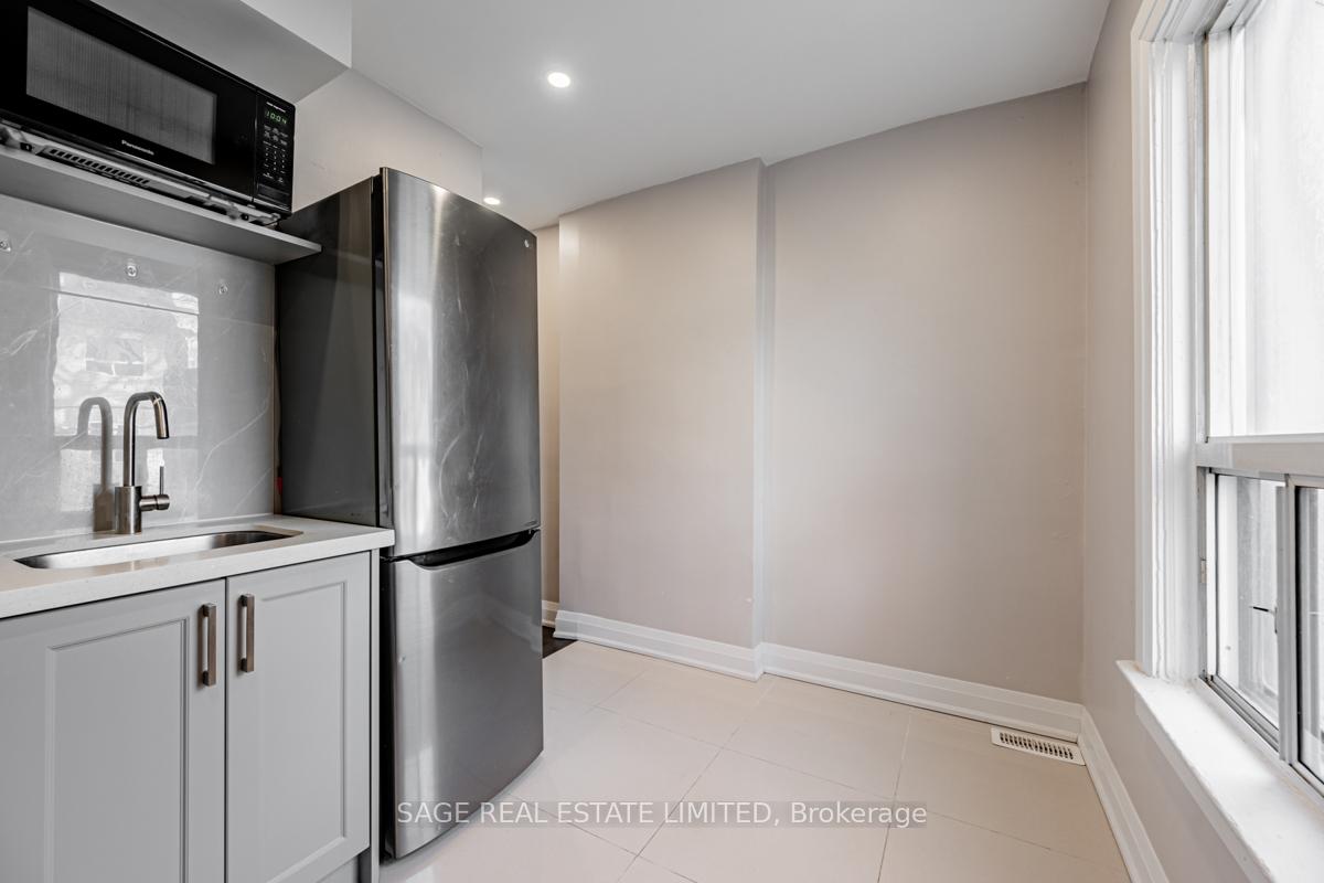 Photo 16 of Unit UPPER, 130 Marchmount Road, Toronto, Wychwood — HOMEH
