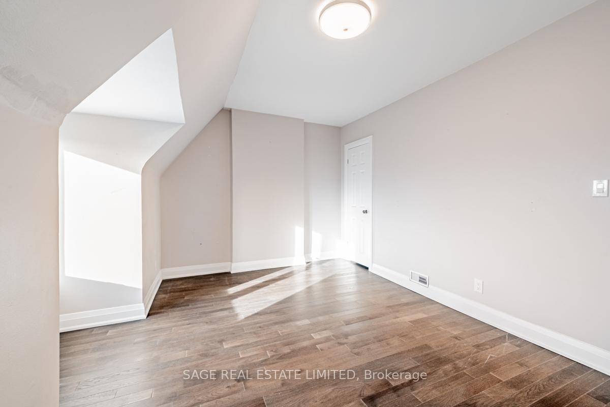 Photo 12 of Unit UPPER, 130 Marchmount Road, Toronto, Wychwood — HOMEH
