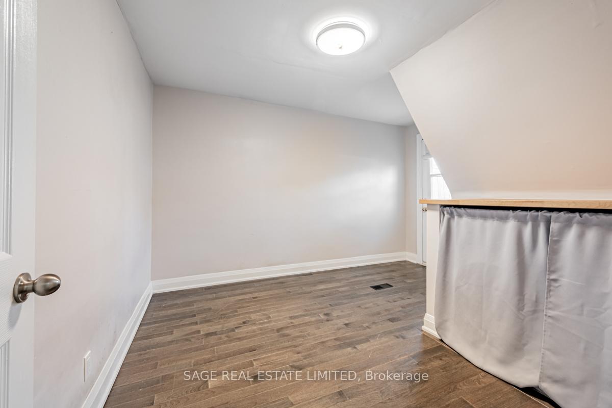 Photo 18 of Unit UPPER, 130 Marchmount Road, Toronto, Wychwood — HOMEH