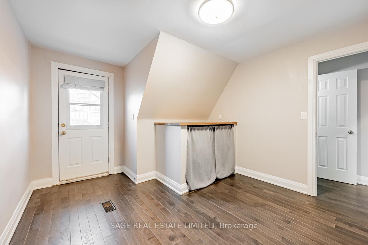 Photo 23 of Unit UPPER, 130 Marchmount Road, Toronto, Wychwood — HOMEH