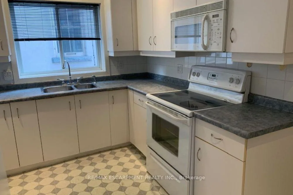 Photo 8 of Unit 1, 2 Undermount Avenue, Hamilton, Kirkendall — HOMEH