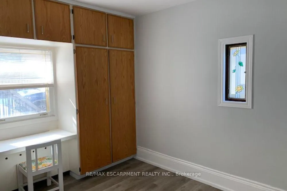 Photo 10 of Unit 1, 2 Undermount Avenue, Hamilton, Kirkendall — HOMEH