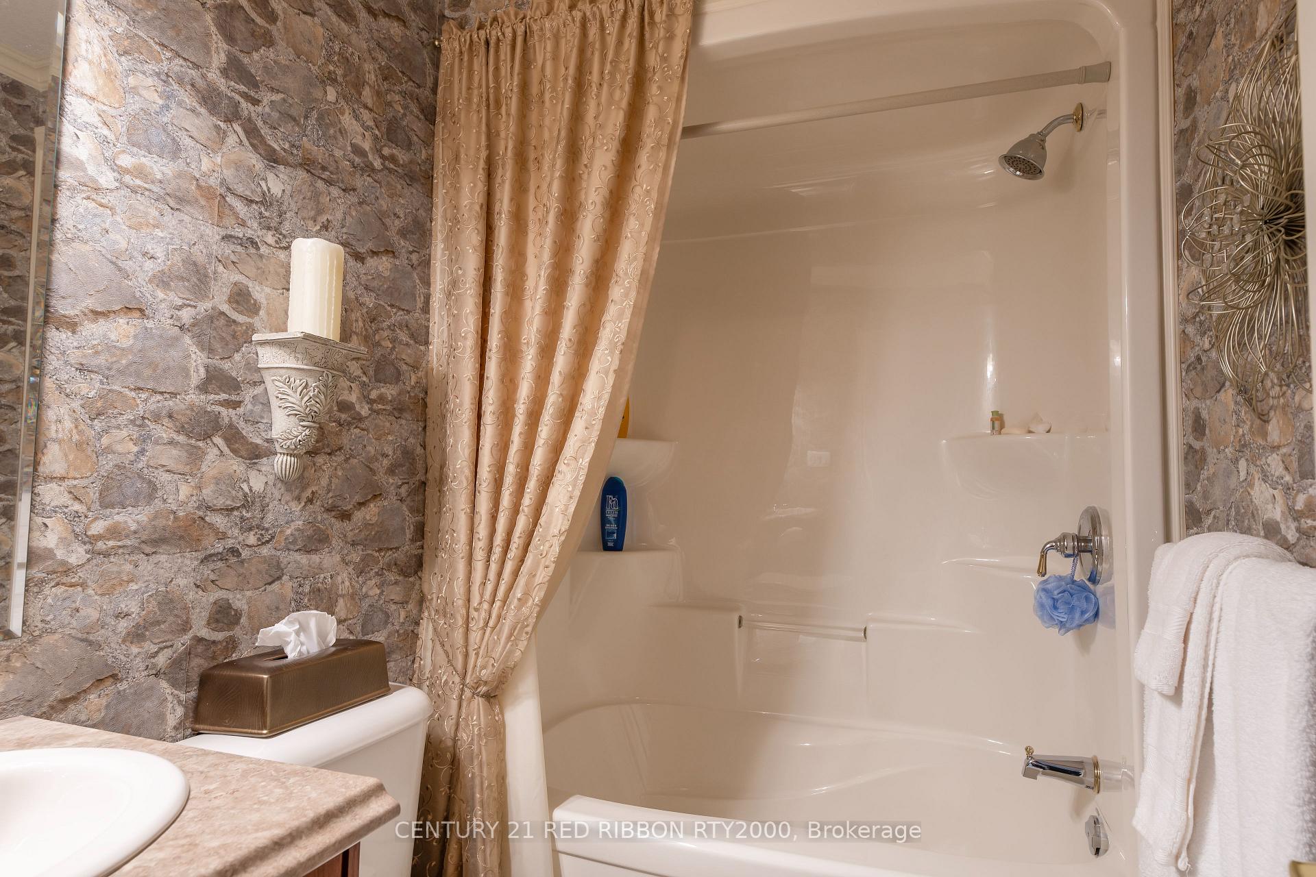 Photo 20 of 132 Deborah Drive, Strathroy-Caradoc, NE — HOMEH