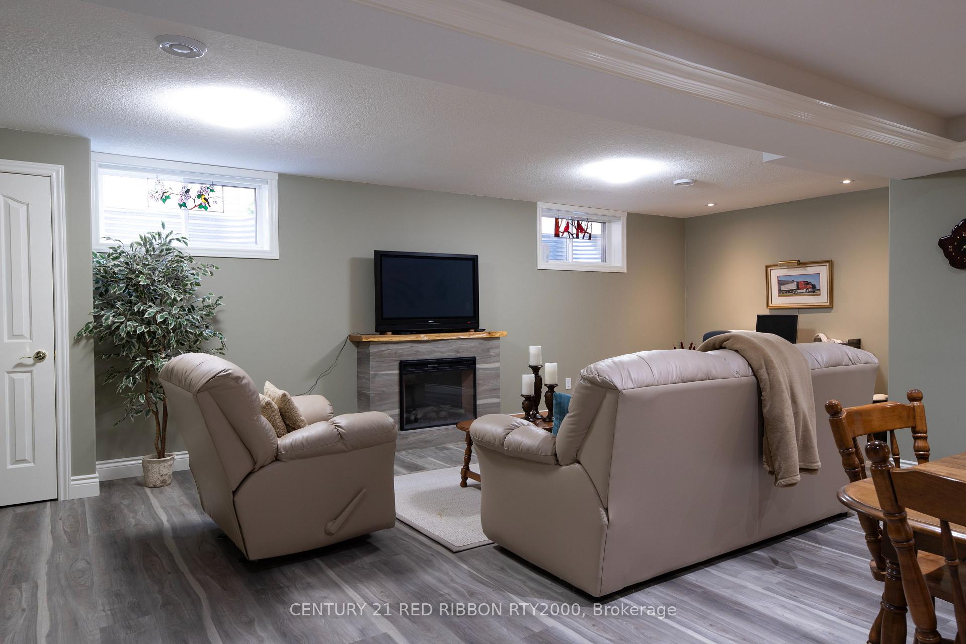 Photo 23 of 132 Deborah Drive, Strathroy-Caradoc, NE — HOMEH
