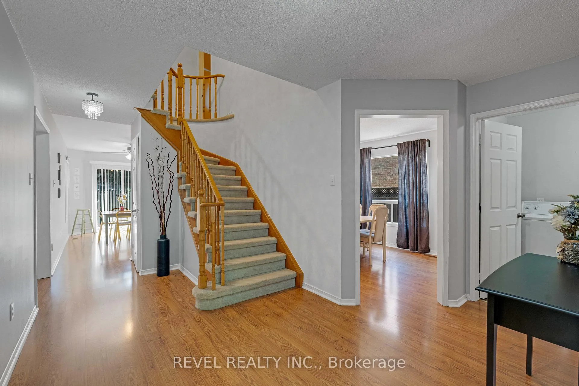 Photo 3 of 42 Deer Valley Drive, Caledon, Bolton West — HOMEH