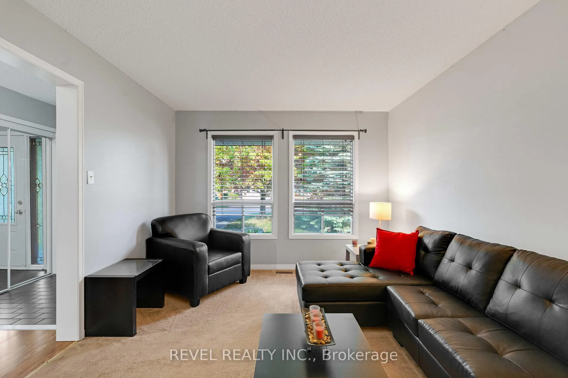 Photo 4 of 42 Deer Valley Drive, Caledon, Bolton West — HOMEH