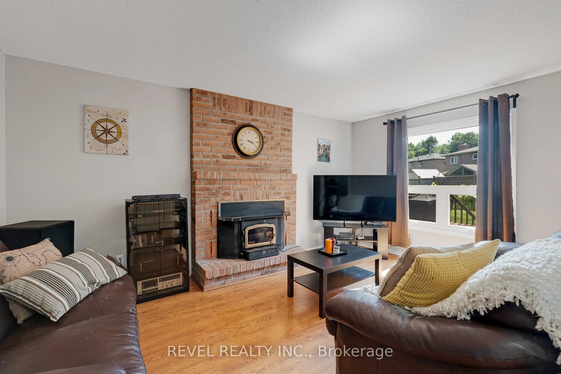 Photo 8 of 42 Deer Valley Drive, Caledon, Bolton West — HOMEH