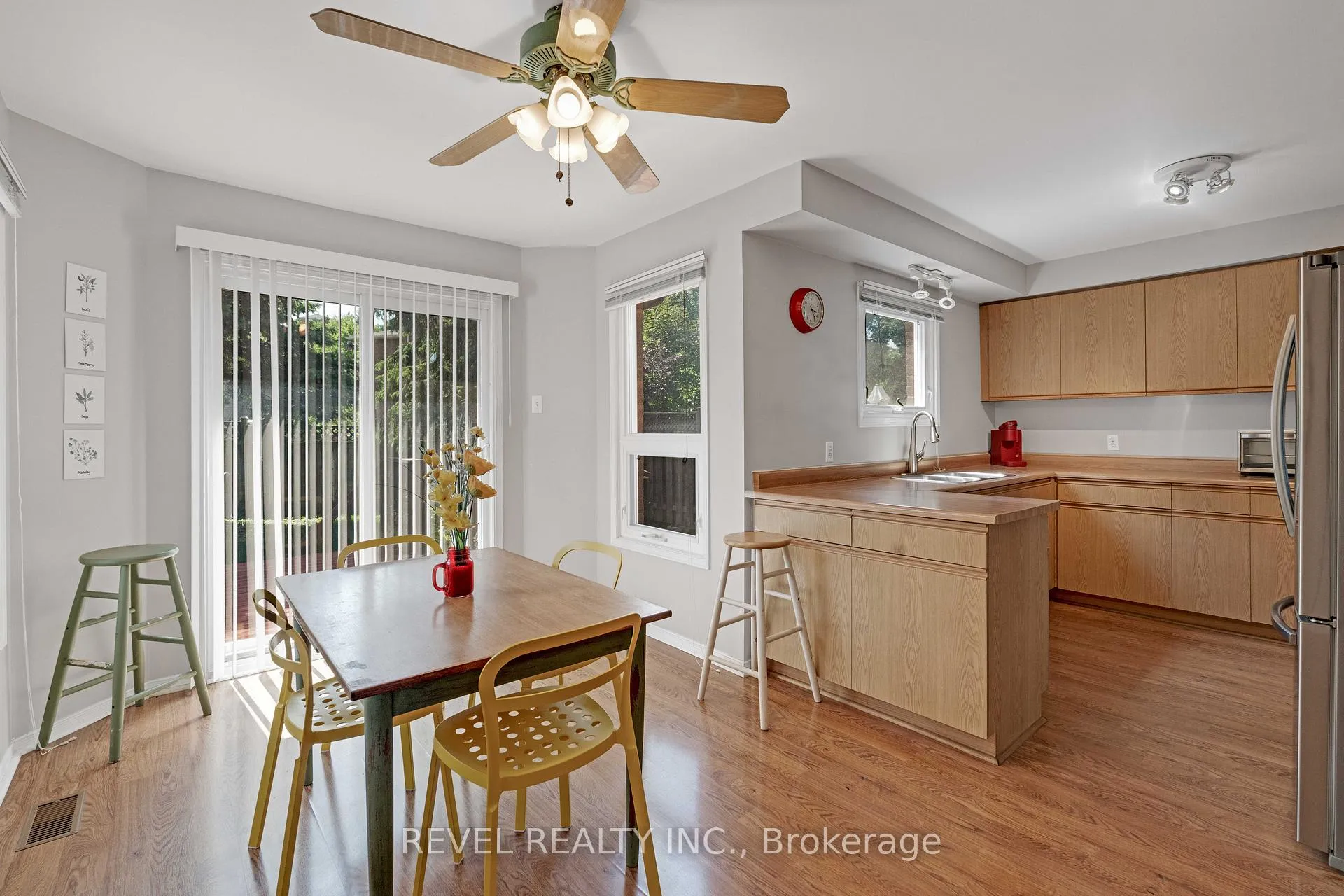 Photo 9 of 42 Deer Valley Drive, Caledon, Bolton West — HOMEH