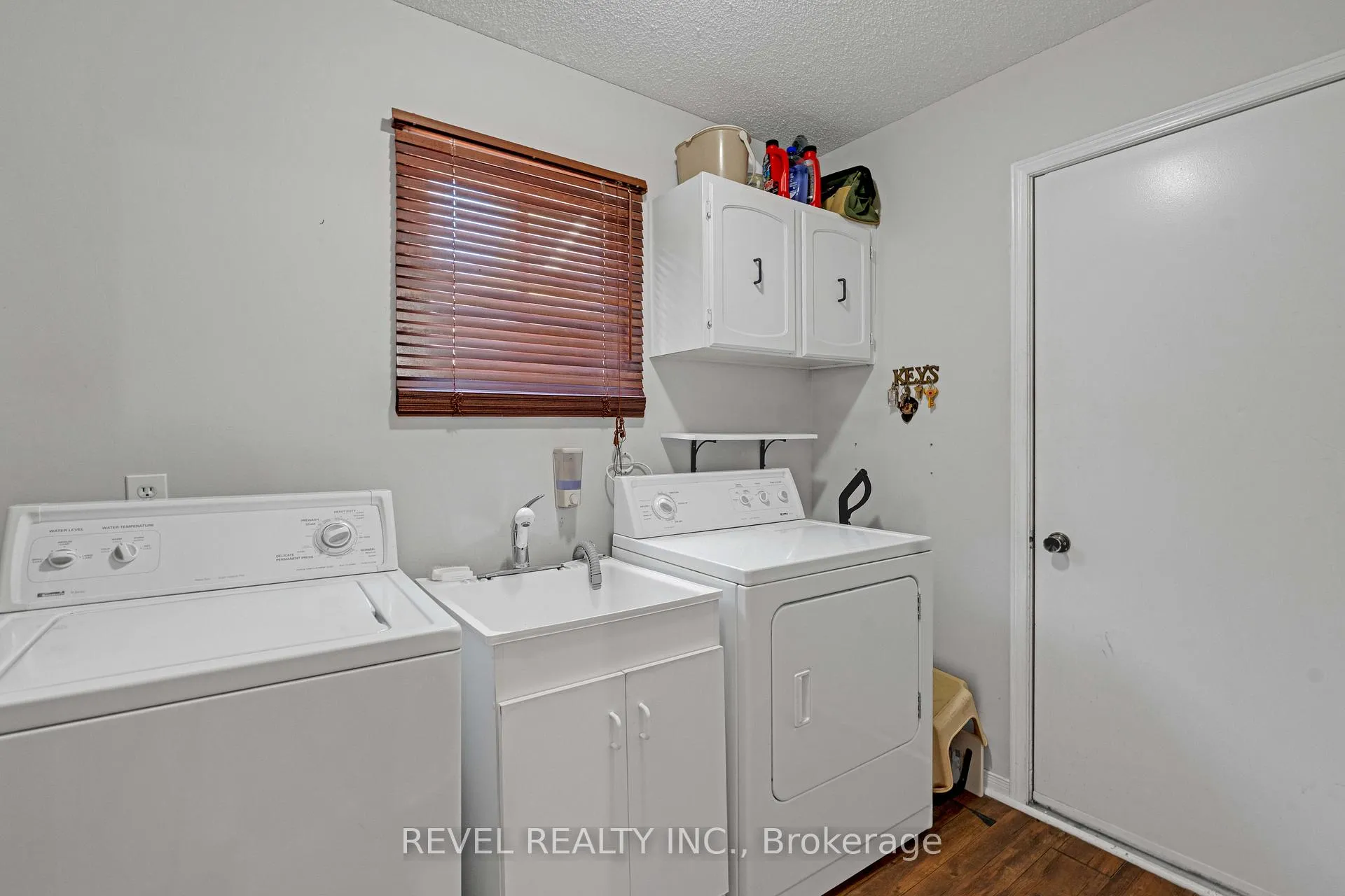 Photo 13 of 42 Deer Valley Drive, Caledon, Bolton West — HOMEH