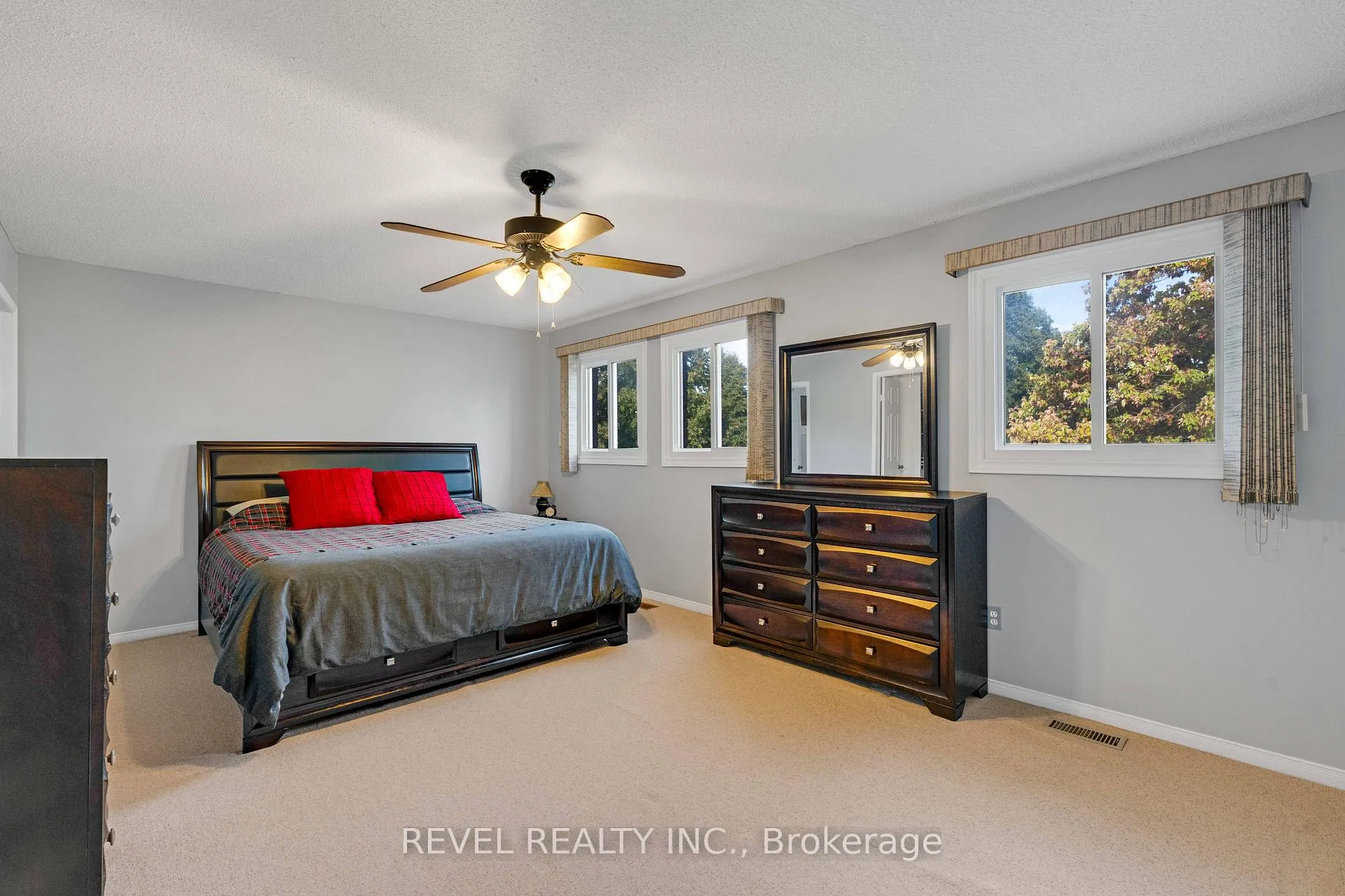 Photo 16 of 42 Deer Valley Drive, Caledon, Bolton West — HOMEH