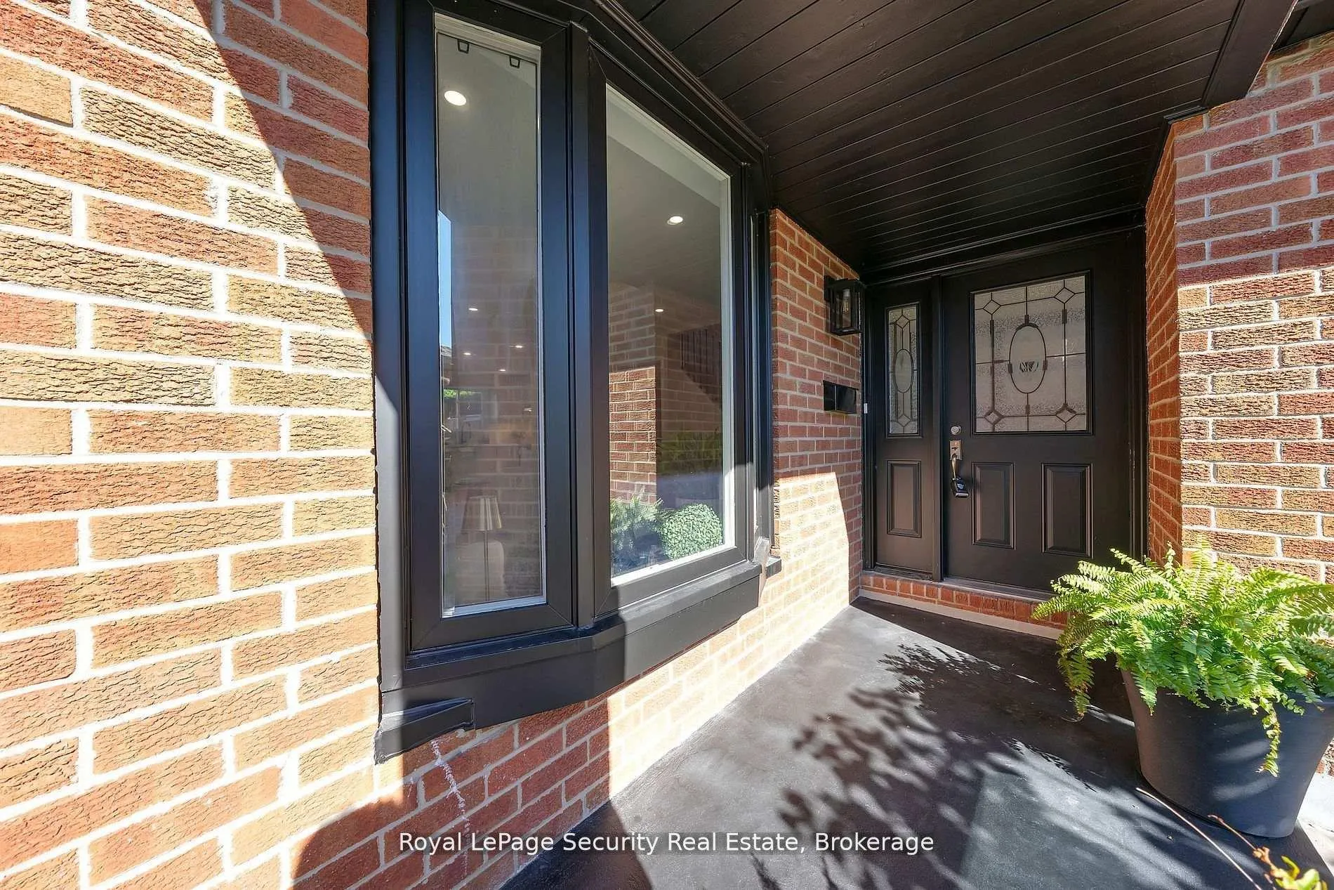 Photo 2 of 74 Andrea Lane, Vaughan, East Woodbridge — HOMEH