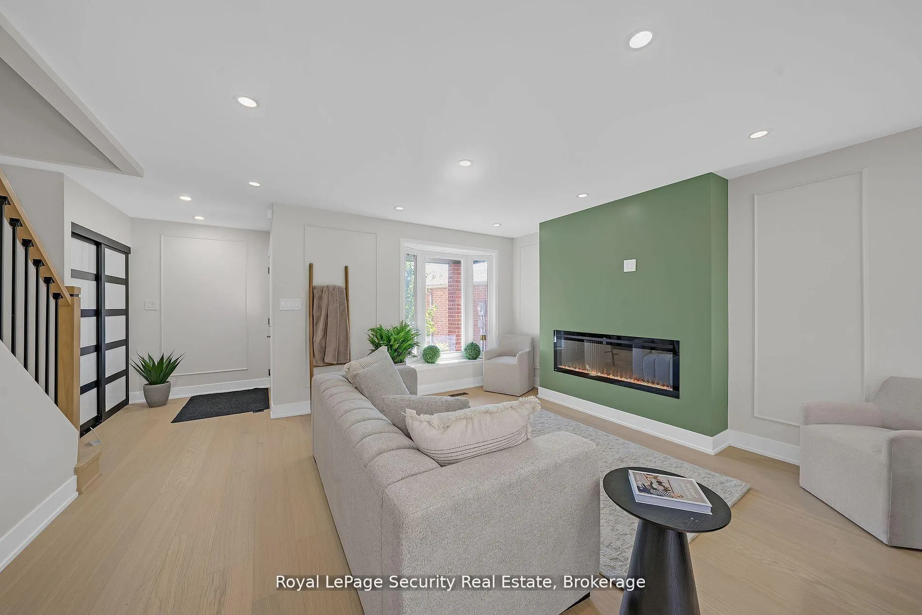 Photo 5 of 74 Andrea Lane, Vaughan, East Woodbridge — HOMEH