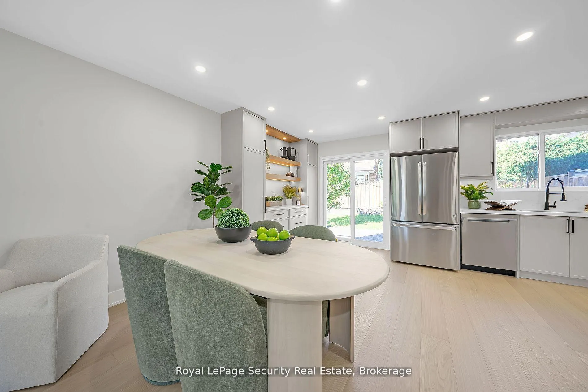 Photo 7 of 74 Andrea Lane, Vaughan, East Woodbridge — HOMEH