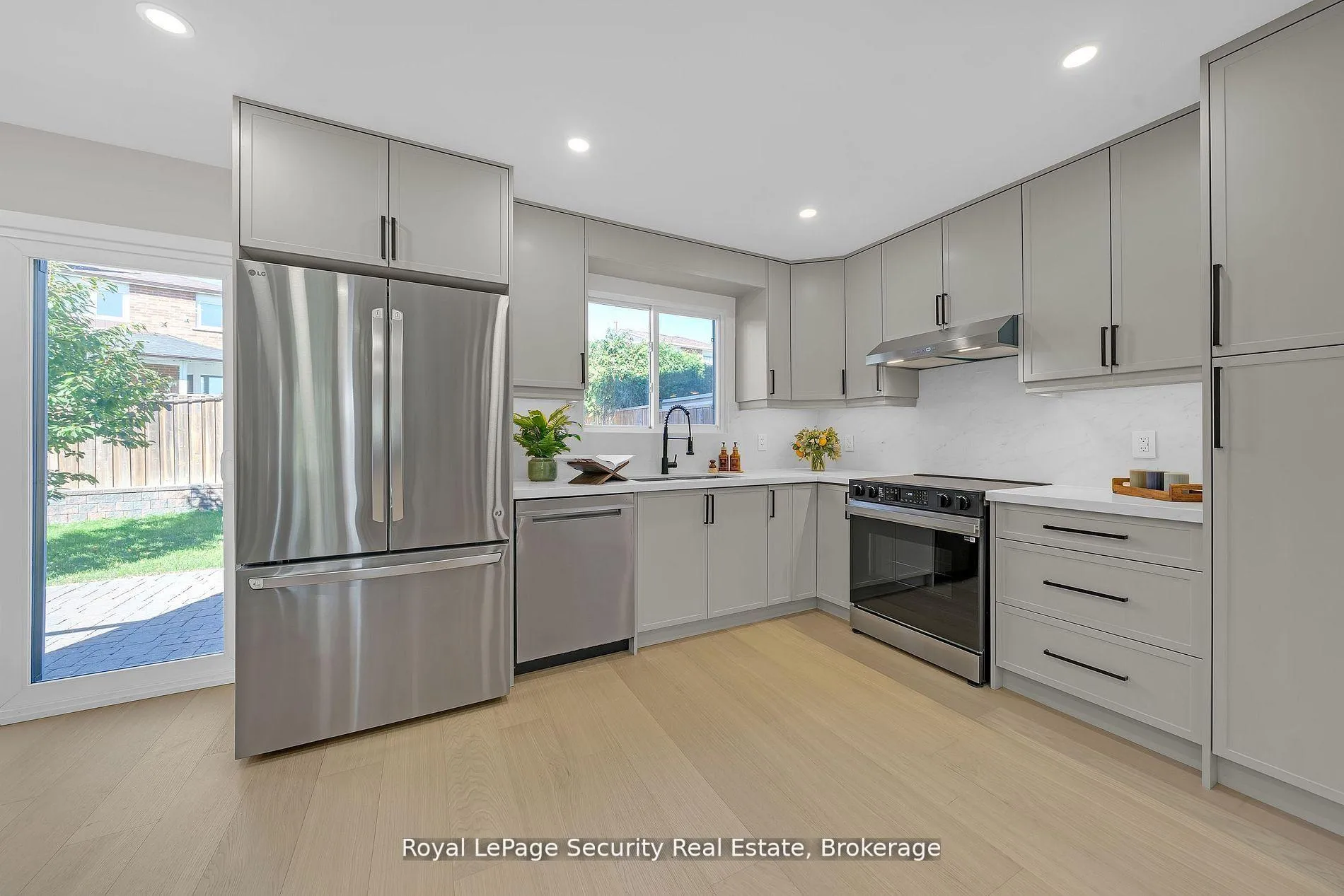 Photo 8 of 74 Andrea Lane, Vaughan, East Woodbridge — HOMEH