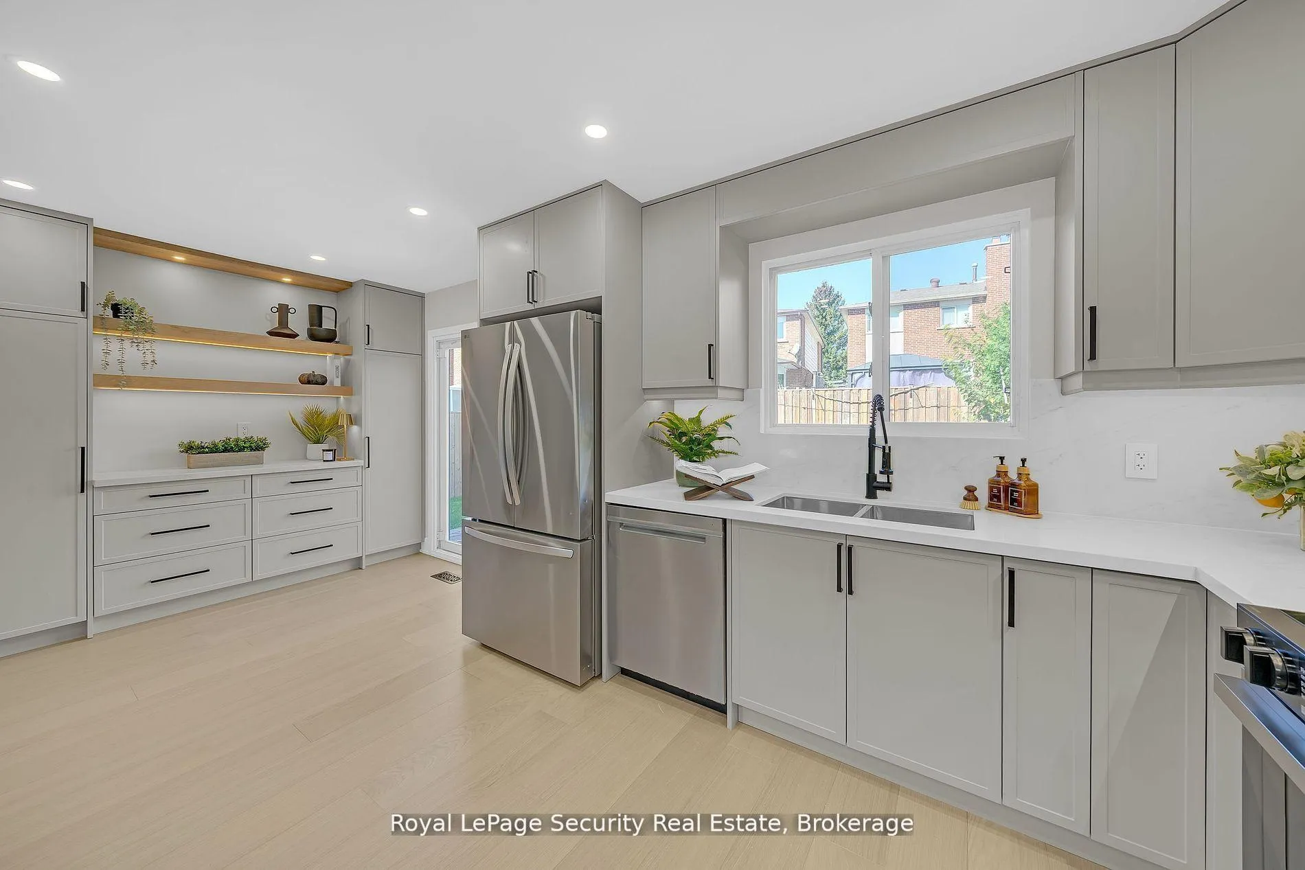Photo 9 of 74 Andrea Lane, Vaughan, East Woodbridge — HOMEH