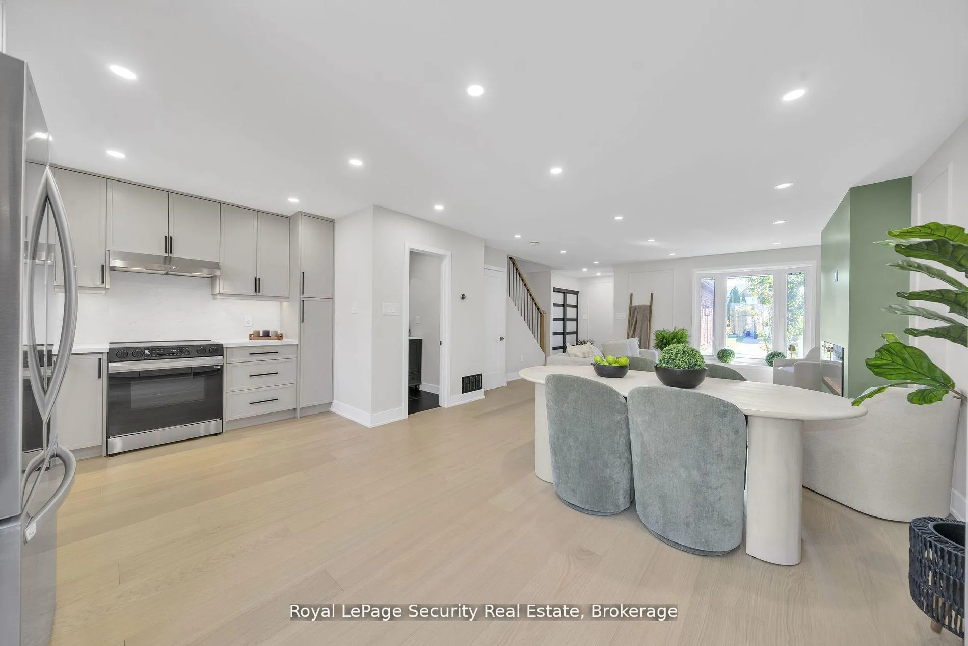 Photo 12 of 74 Andrea Lane, Vaughan, East Woodbridge — HOMEH