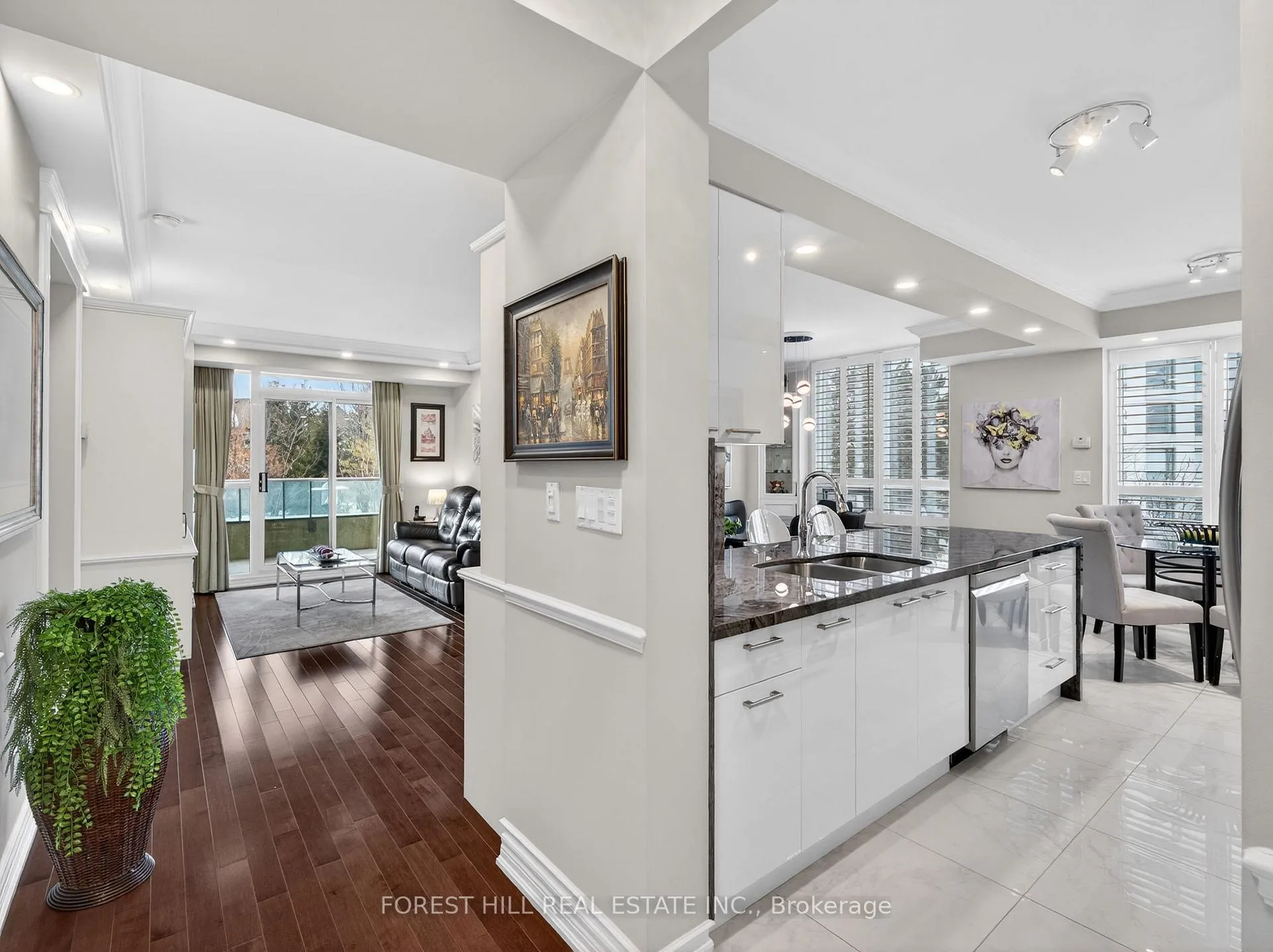 Photo 4 of Unit 206, 100 Promenade Circle, Vaughan, Brownridge — HOMEH