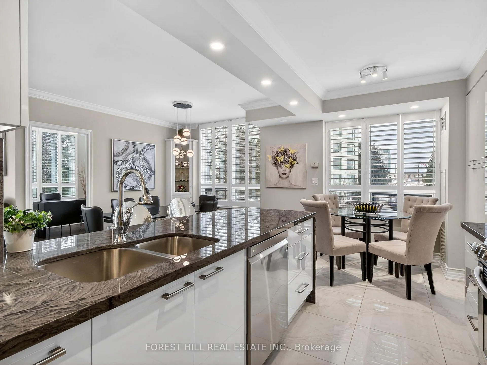 Photo 6 of Unit 206, 100 Promenade Circle, Vaughan, Brownridge — HOMEH