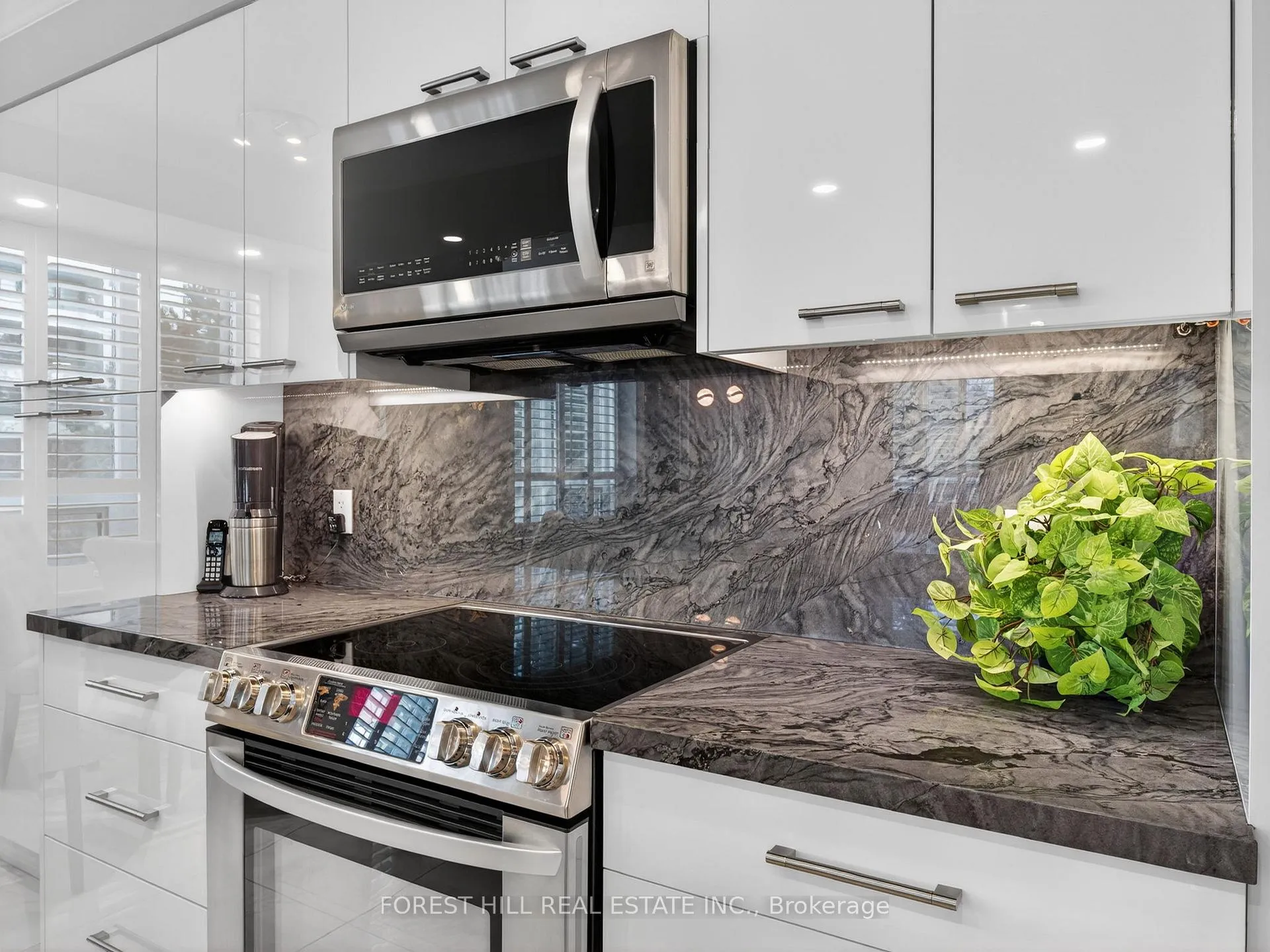 Photo 7 of Unit 206, 100 Promenade Circle, Vaughan, Brownridge — HOMEH