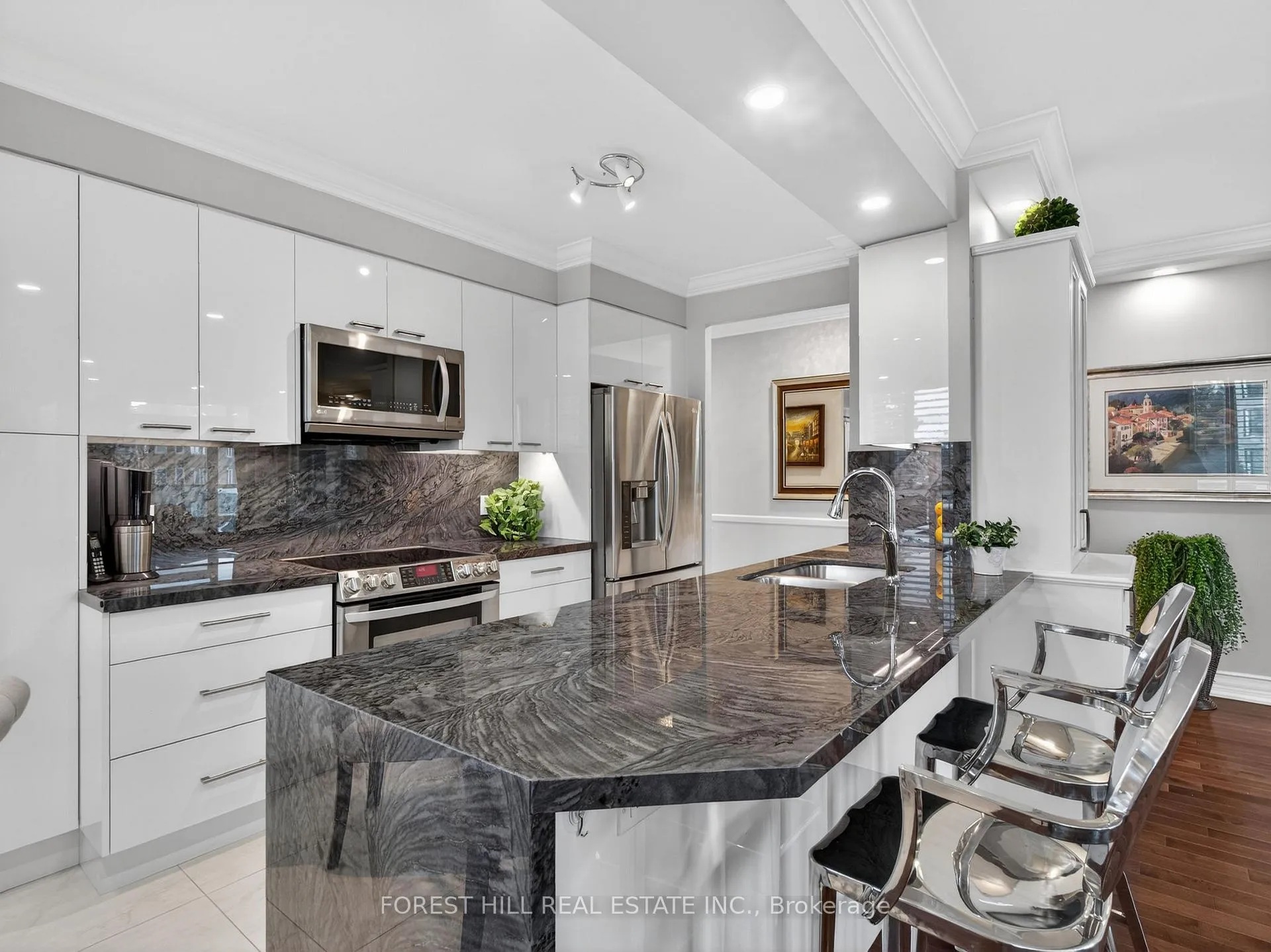 Photo 8 of Unit 206, 100 Promenade Circle, Vaughan, Brownridge — HOMEH