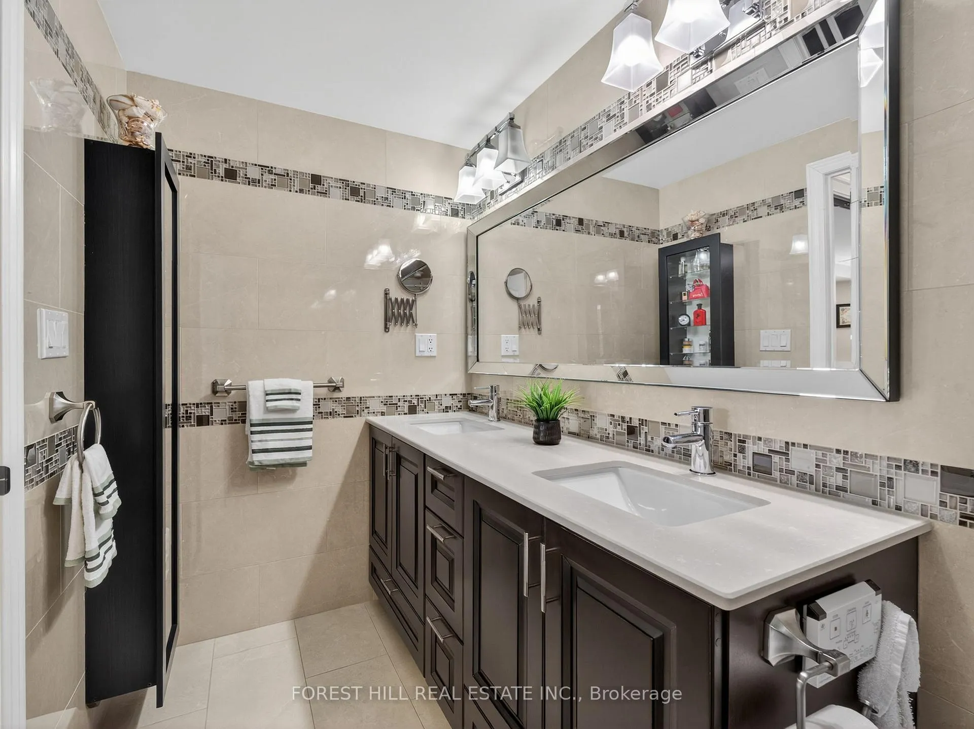 Photo 17 of Unit 206, 100 Promenade Circle, Vaughan, Brownridge — HOMEH