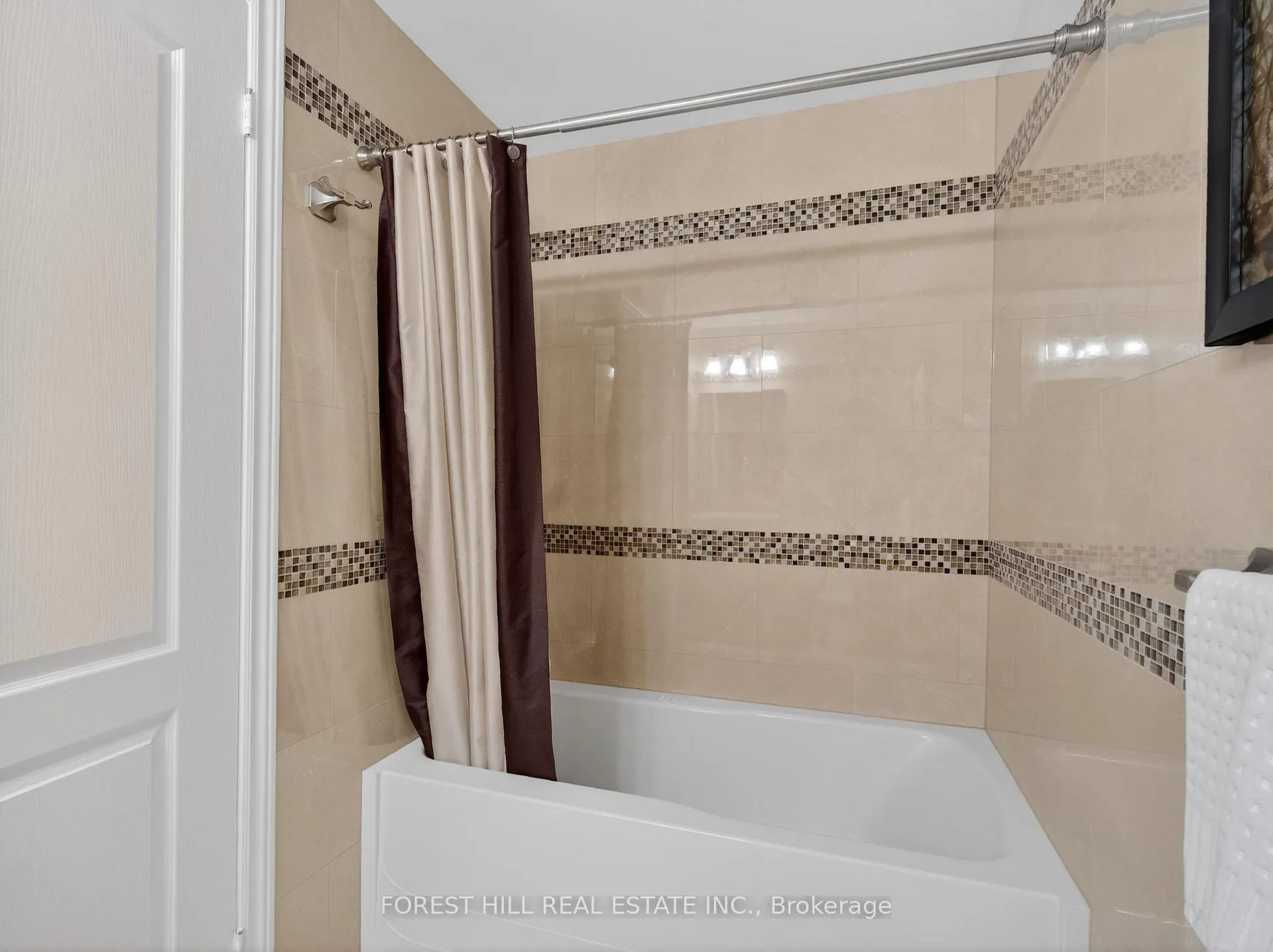 Photo 24 of Unit 206, 100 Promenade Circle, Vaughan, Brownridge — HOMEH