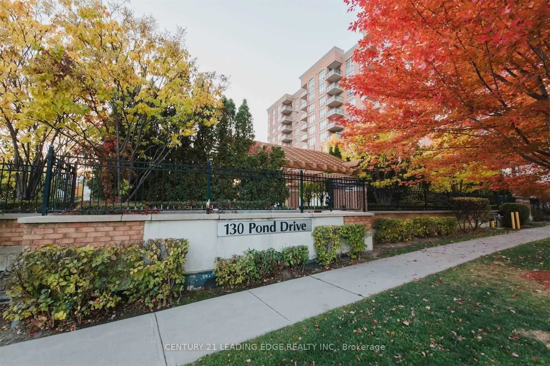 Photo 2 of Unit 701, 130 Pond Drive, Markham, Commerce Valley — HOMEH
