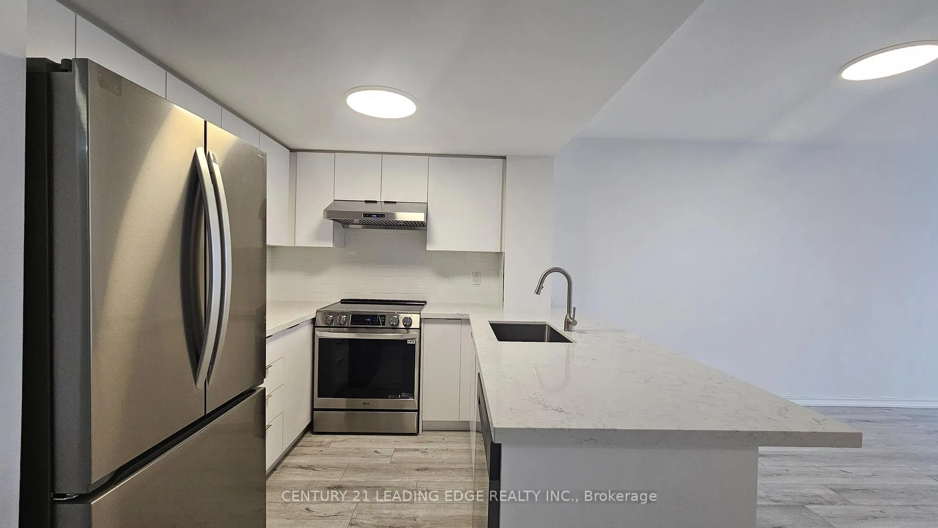 Photo 5 of Unit 701, 130 Pond Drive, Markham, Commerce Valley — HOMEH