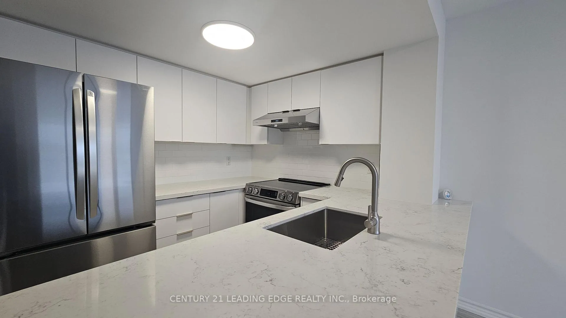 Photo 7 of Unit 701, 130 Pond Drive, Markham, Commerce Valley — HOMEH