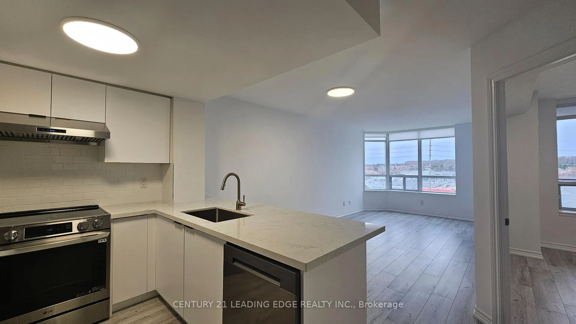 Photo 8 of Unit 701, 130 Pond Drive, Markham, Commerce Valley — HOMEH