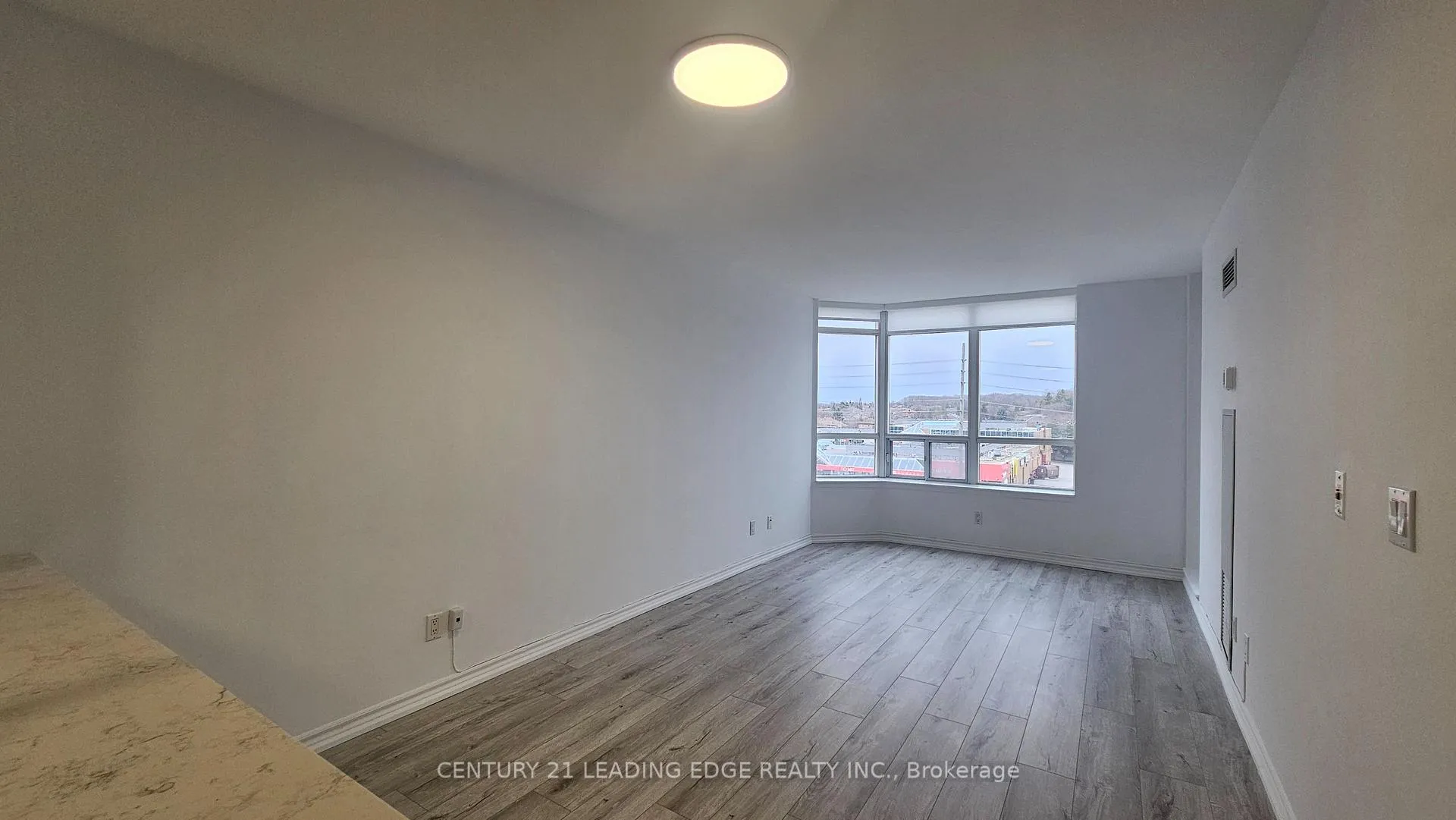 Photo 10 of Unit 701, 130 Pond Drive, Markham, Commerce Valley — HOMEH