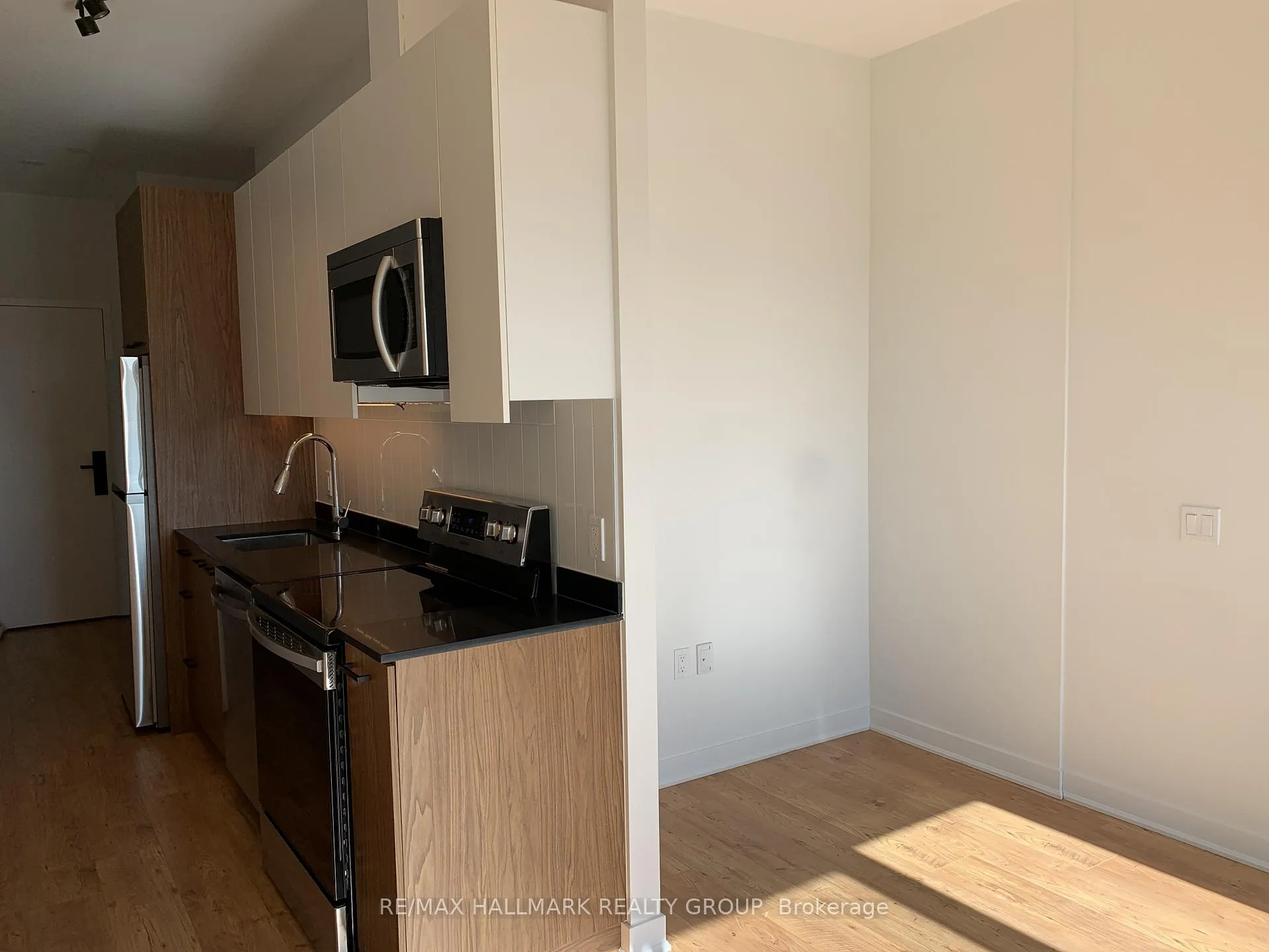 Photo 5 of Unit 702, 192 Bronson Avenue, Ottawa, West Centre Town — HOMEH