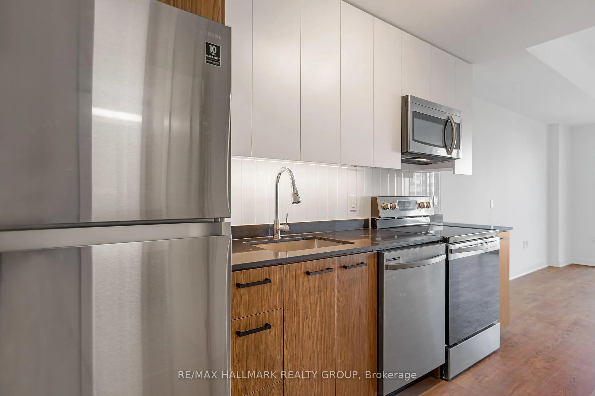 Photo 3 of Unit 303, 192 Bronson Avenue, Ottawa, West Centre Town — HOMEH