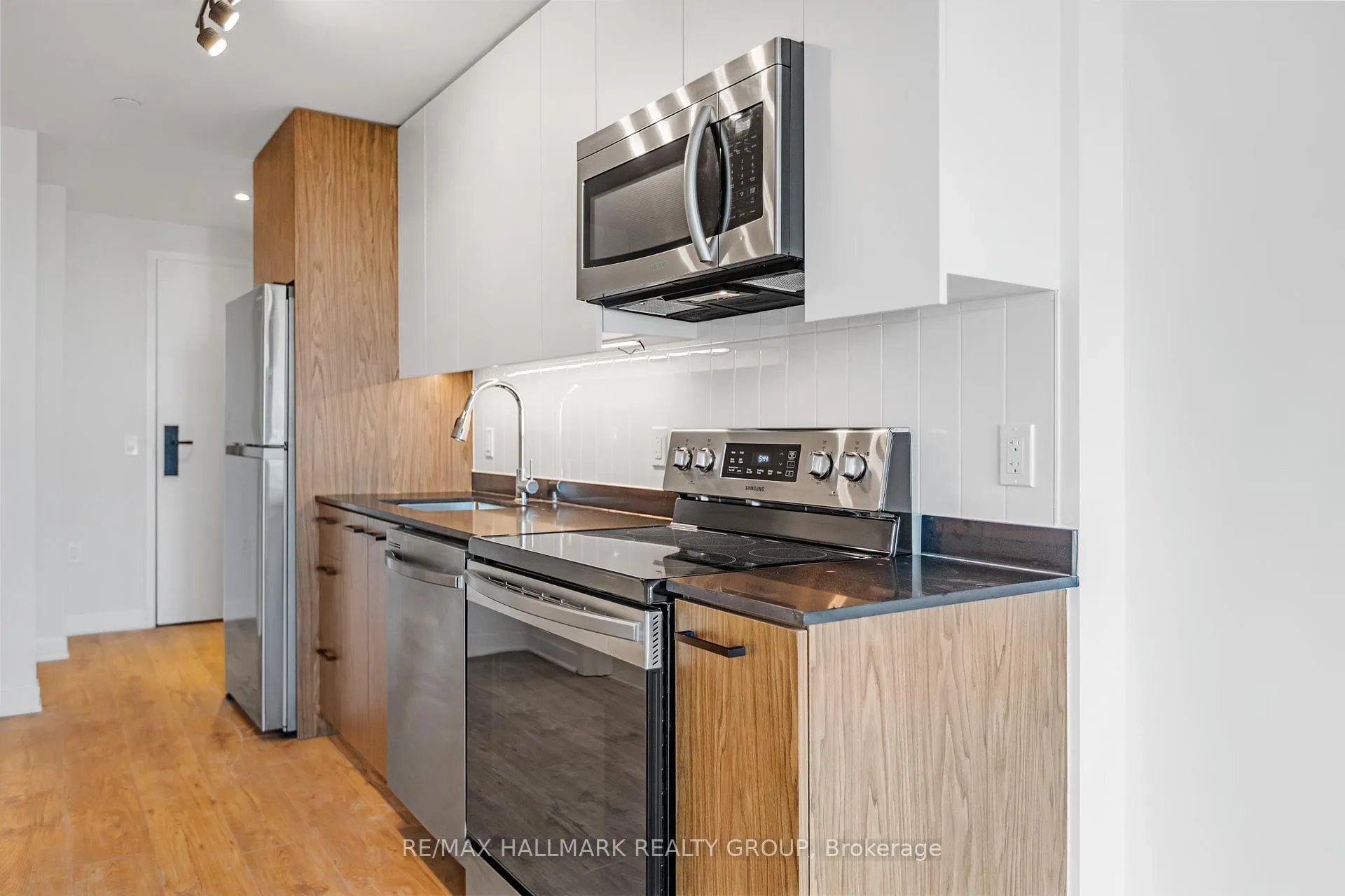 Photo 5 of Unit 303, 192 Bronson Avenue, Ottawa, West Centre Town — HOMEH