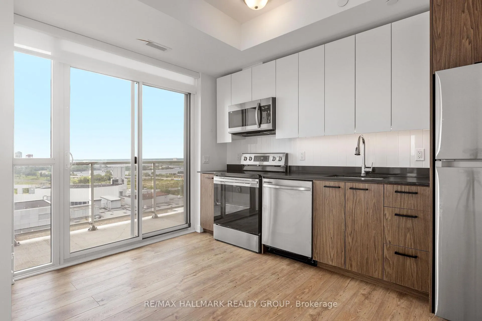 Photo 5 of Unit 604, 192 Bronson Avenue, Ottawa, West Centre Town — HOMEH