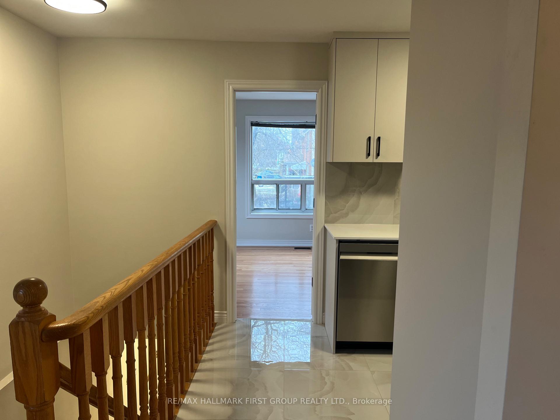 Photo 4 of Unit Upper U, 468 Mortimer Avenue, Toronto, Danforth Village-East York — HOMEH