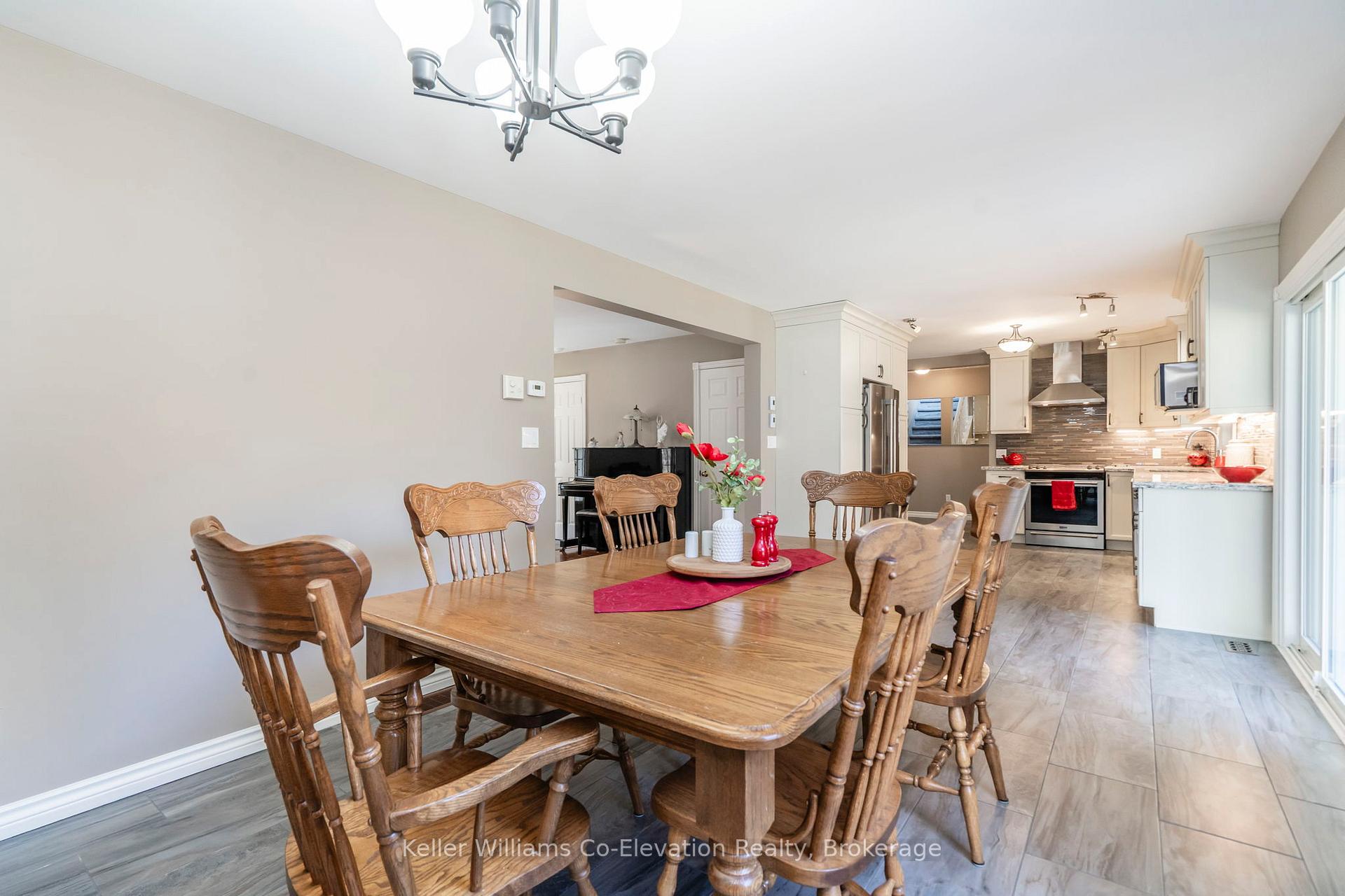 Photo 12 of 9 Whippoorwill Drive, Ottawa, Rothwell Heights — HOMEH