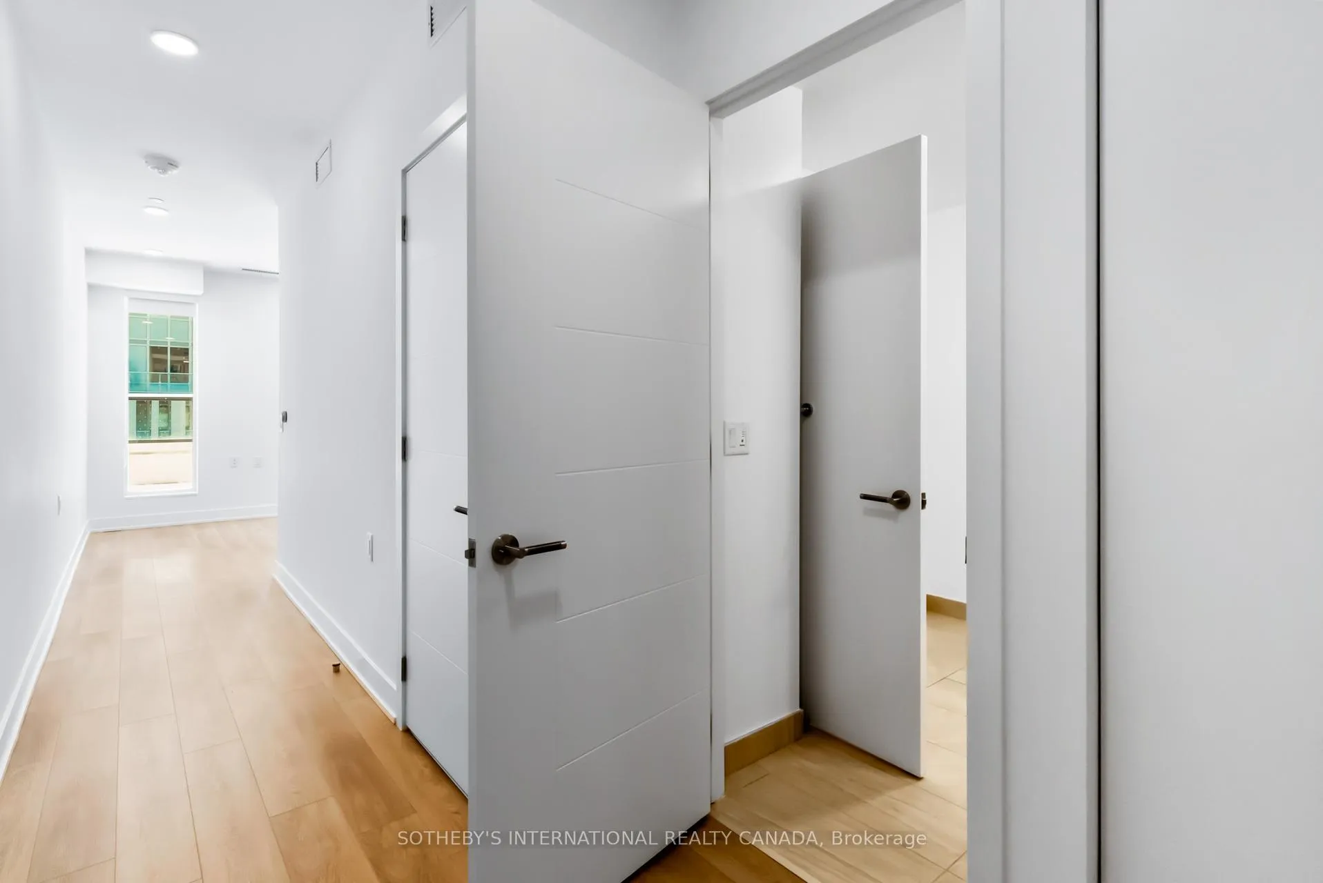 Photo 2 of Unit 1802, 200 Redpath Avenue, Toronto, Mount Pleasant West — HOMEH