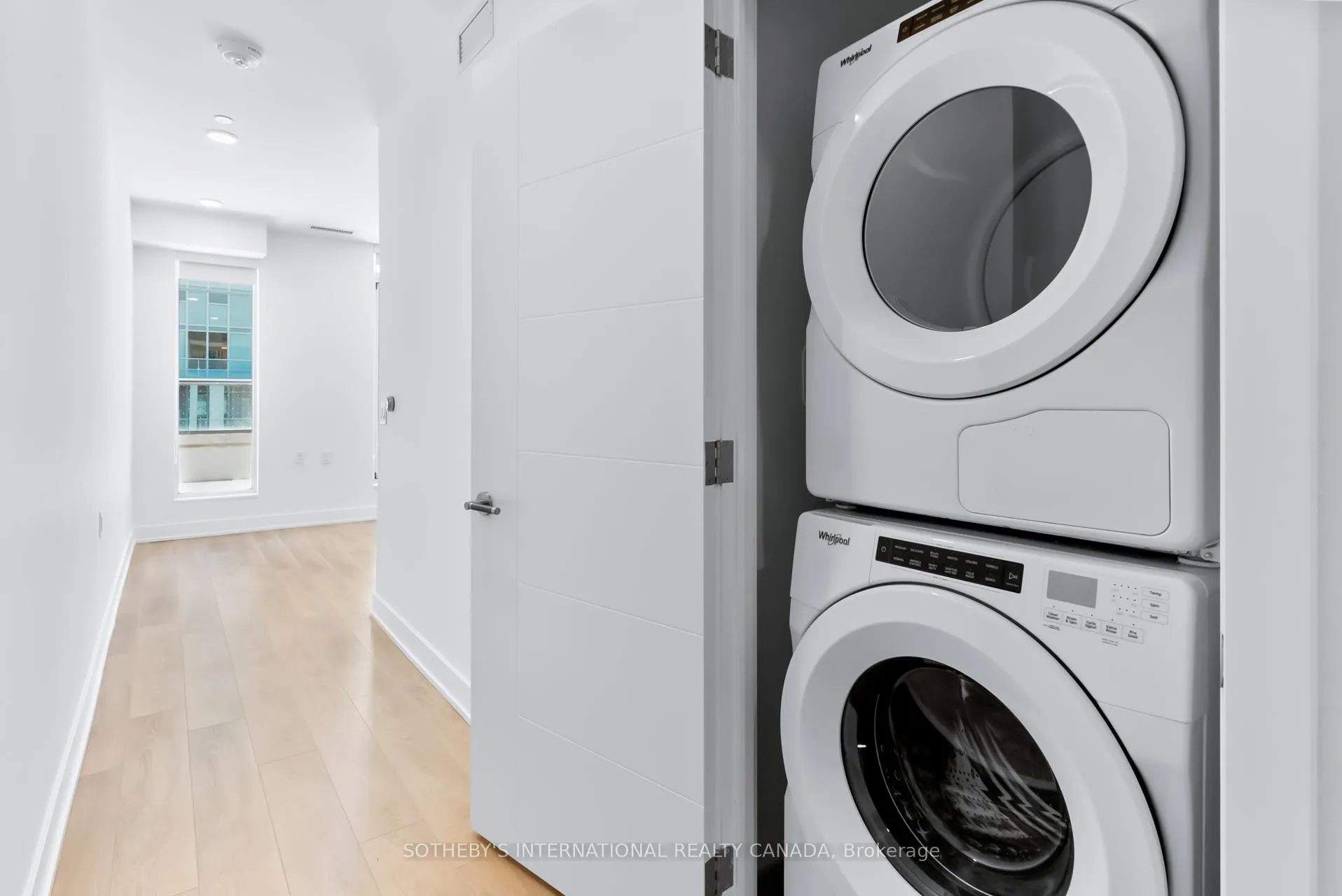 Photo 3 of Unit 1802, 200 Redpath Avenue, Toronto, Mount Pleasant West — HOMEH