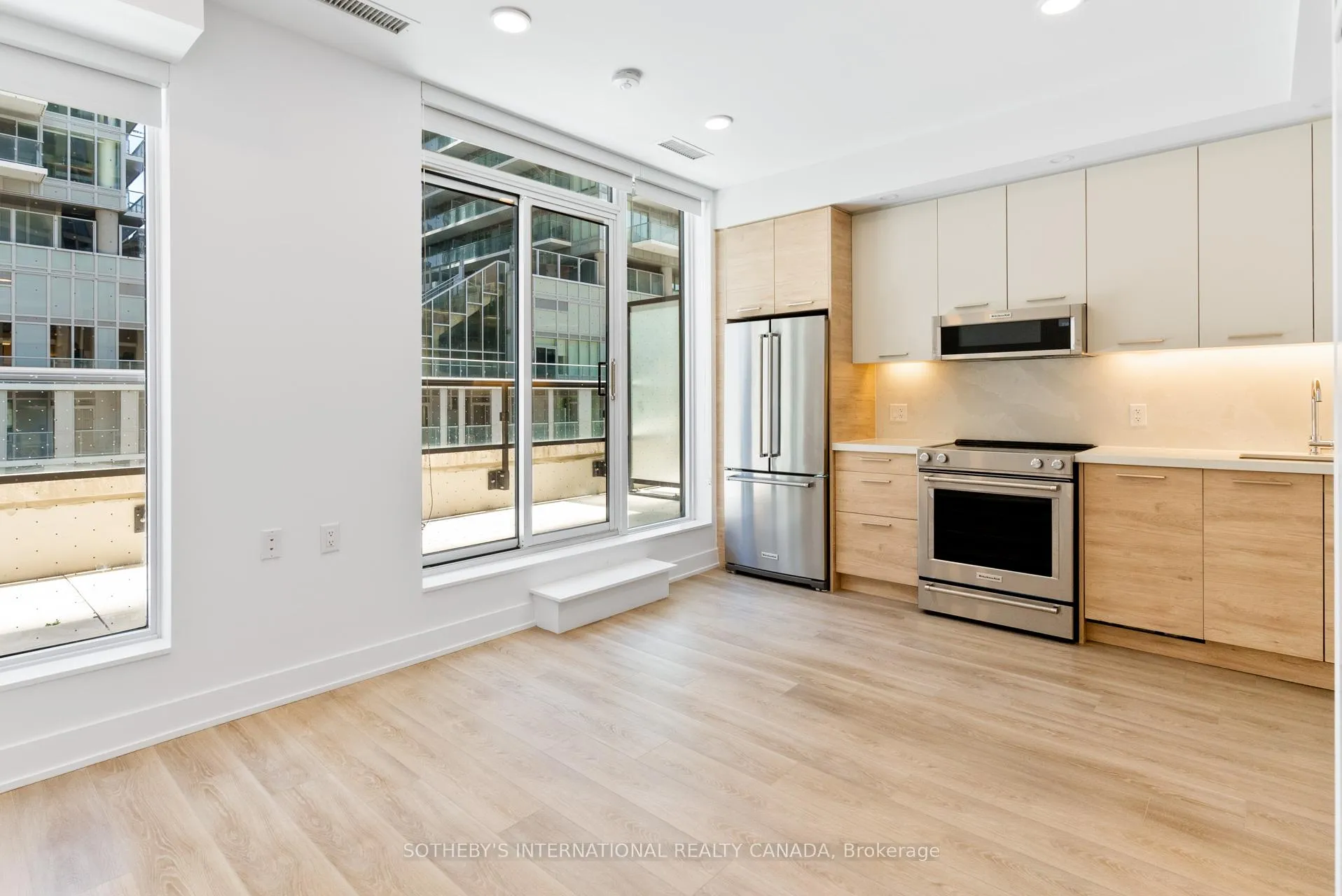 Photo 4 of Unit 1802, 200 Redpath Avenue, Toronto, Mount Pleasant West — HOMEH