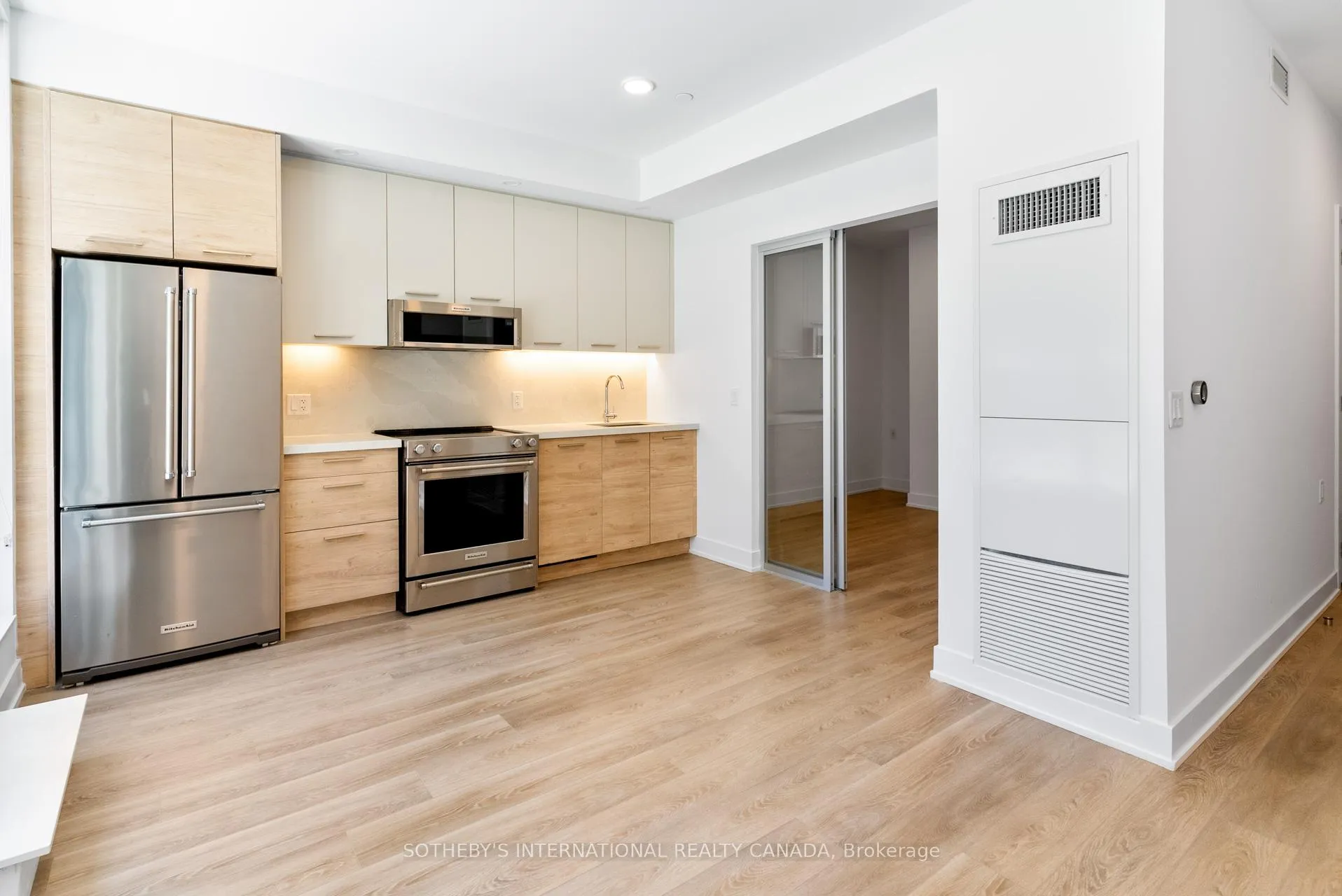 Photo 5 of Unit 1802, 200 Redpath Avenue, Toronto, Mount Pleasant West — HOMEH