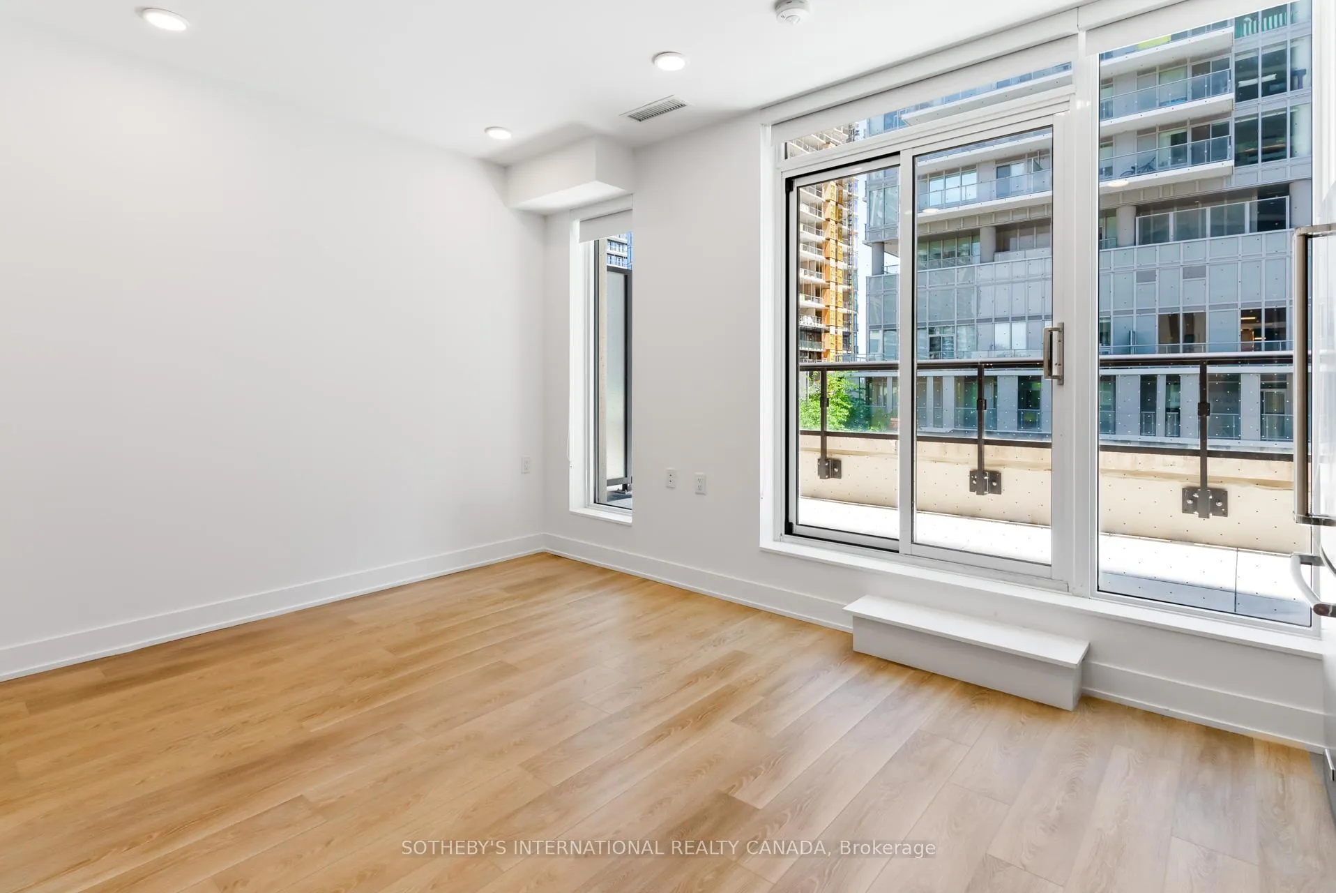 Photo 7 of Unit 1802, 200 Redpath Avenue, Toronto, Mount Pleasant West — HOMEH