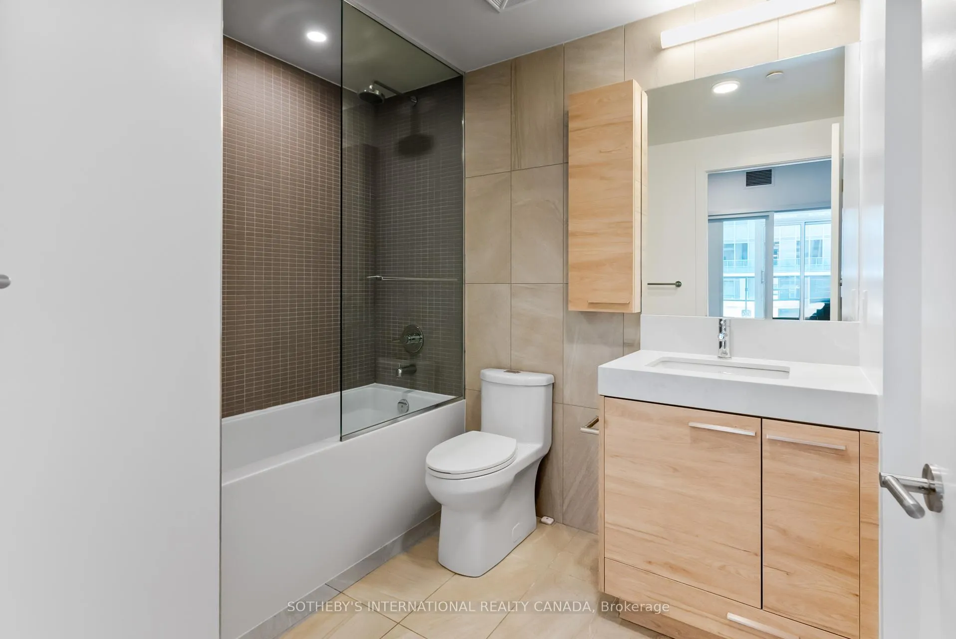 Photo 11 of Unit 1802, 200 Redpath Avenue, Toronto, Mount Pleasant West — HOMEH