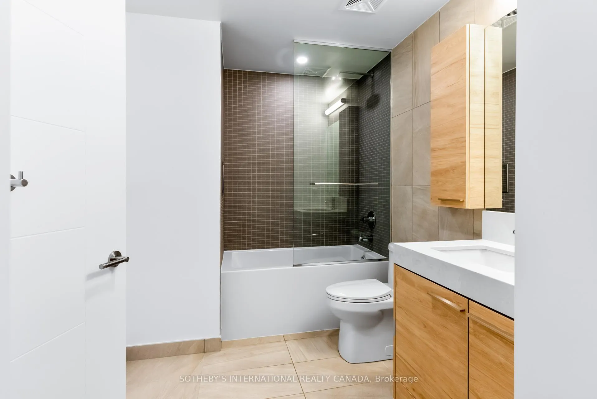 Photo 13 of Unit 1802, 200 Redpath Avenue, Toronto, Mount Pleasant West — HOMEH