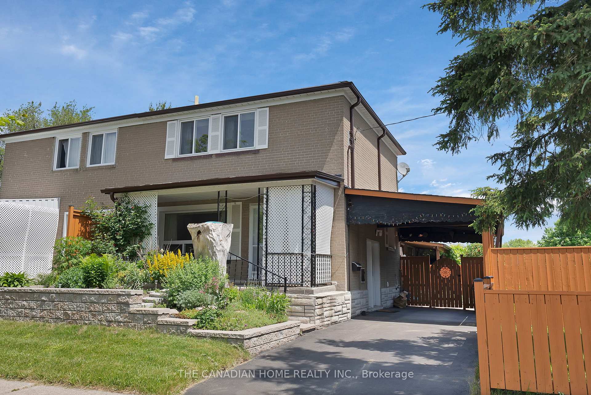 Photo 3 of 1 Shier Drive, Scarborough, Woburn — HOMEH