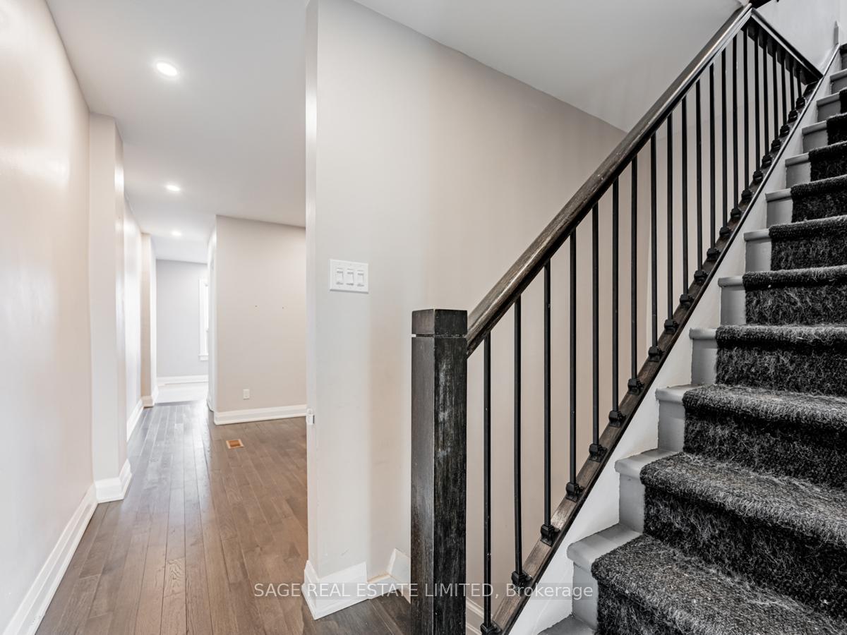 Photo 3 of Unit Upper, 130 Marchmount Road, Toronto, Wychwood — HOMEH