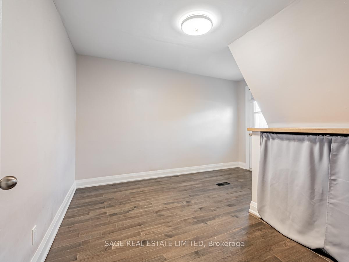 Photo 10 of Unit Upper, 130 Marchmount Road, Toronto, Wychwood — HOMEH