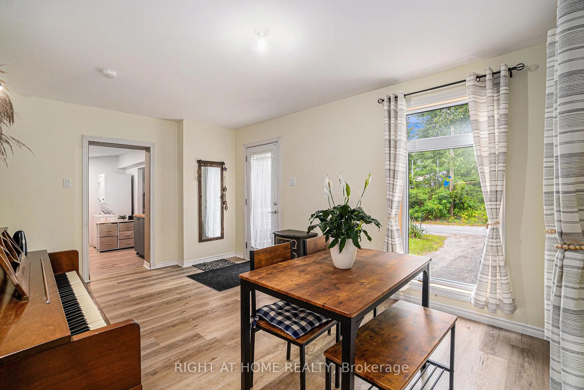 Photo 4 of 15 Willis James Lane, McNab/Braeside, Mcnab/Braeside Twps — HOMEH