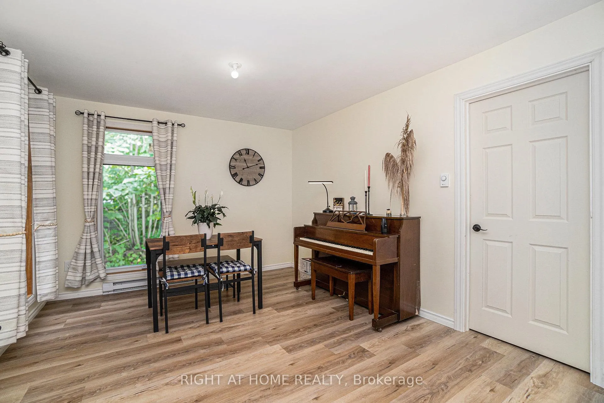 Photo 5 of 15 Willis James Lane, McNab/Braeside, Mcnab/Braeside Twps — HOMEH