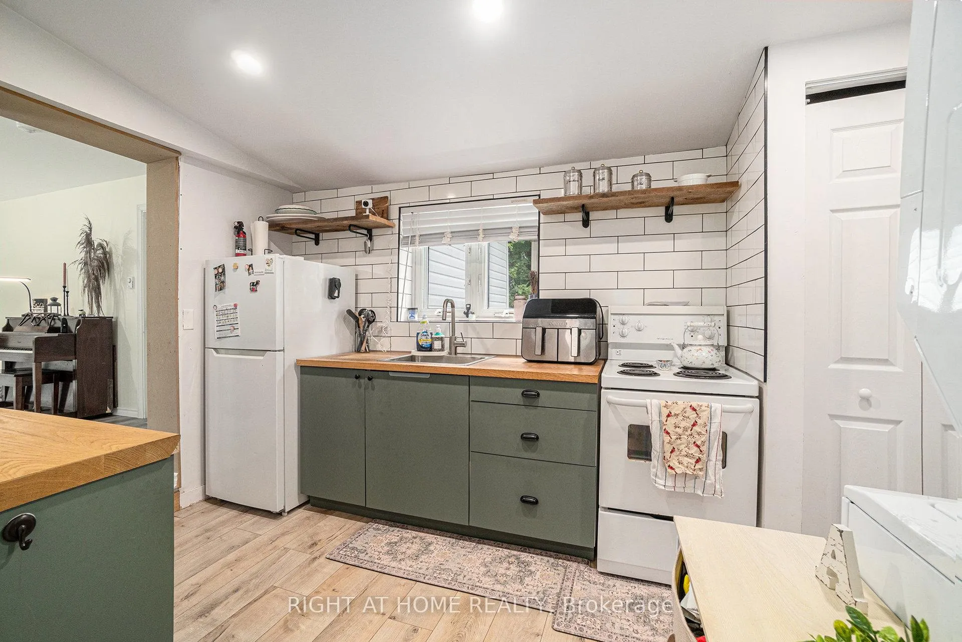 Photo 11 of 15 Willis James Lane, McNab/Braeside, Mcnab/Braeside Twps — HOMEH
